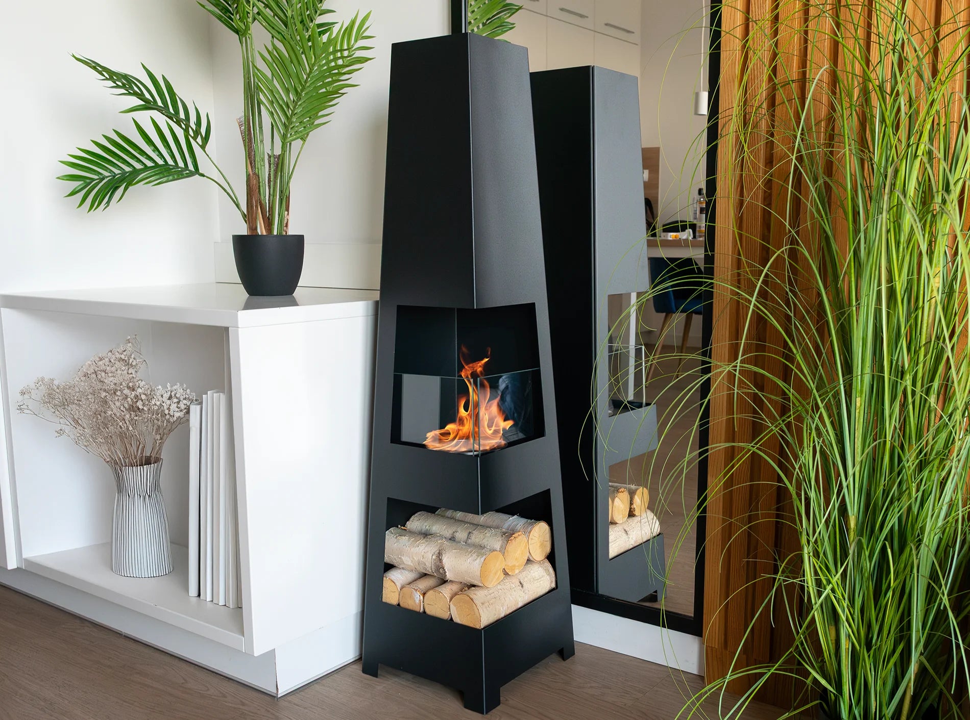 three.Modern Moderner Raumteiler mit zweiseitigem Kamin