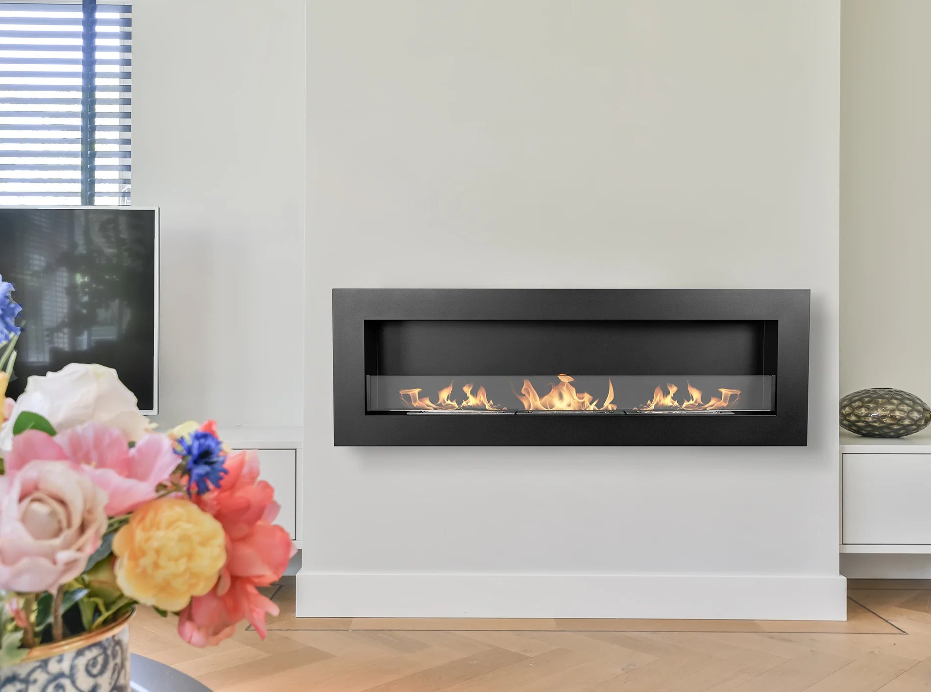 four.Frame Eleganter Wandkamin 1200x400 in Schwarz