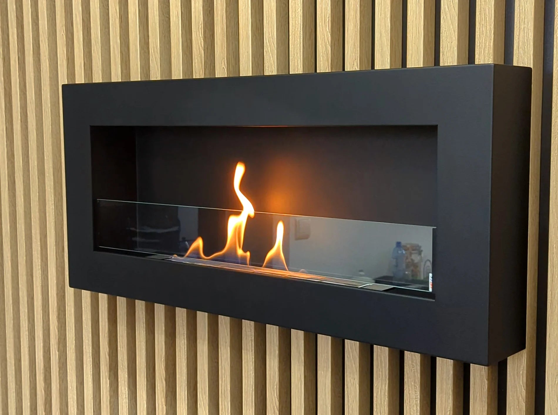 four.Frame Eleganter Wandkamin 900x400 in Schwarz