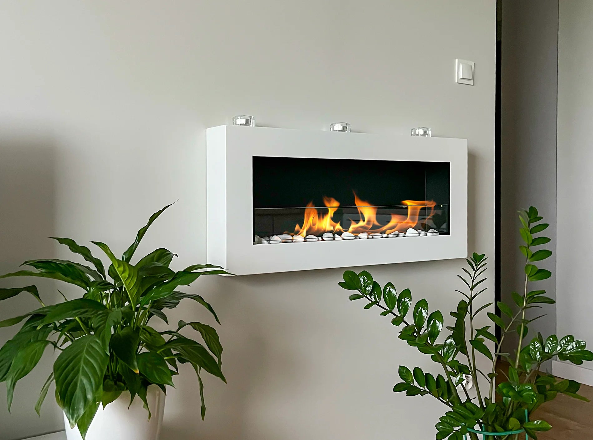 four.Frame Eleganter Wandkamin 900x400 in Weiß