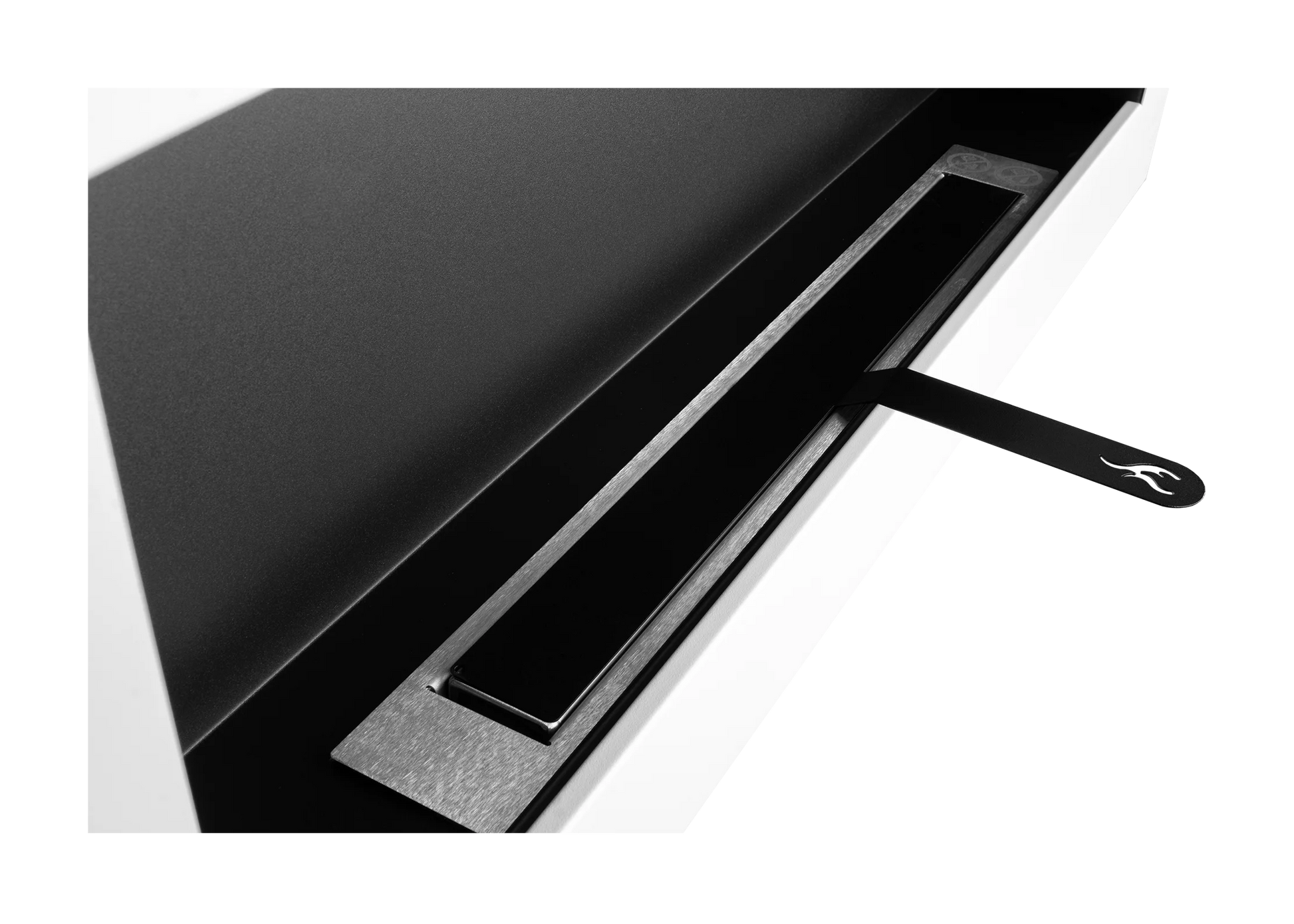 four.Frame Eleganter Wandkamin 900x400 in Schwarz