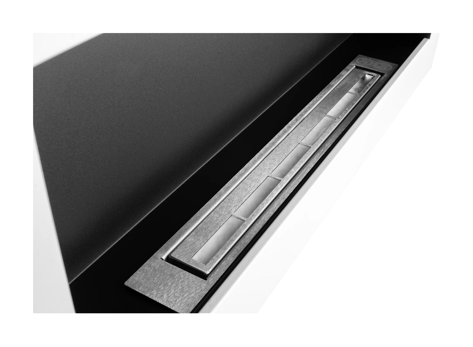 four.Frame Eleganter Wandkamin 900x400 in Schwarz